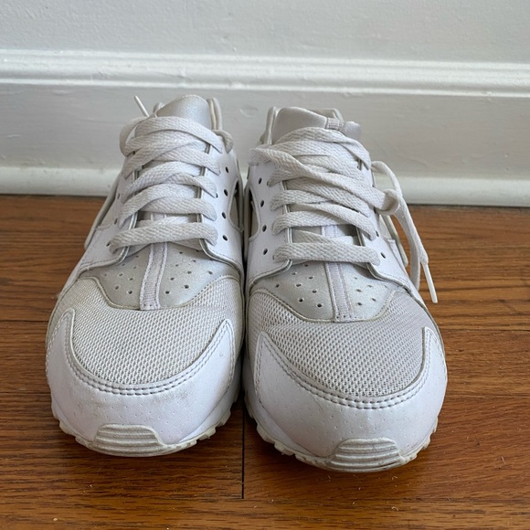 Nike Air Huarache in triple white - Picture 4 of 7